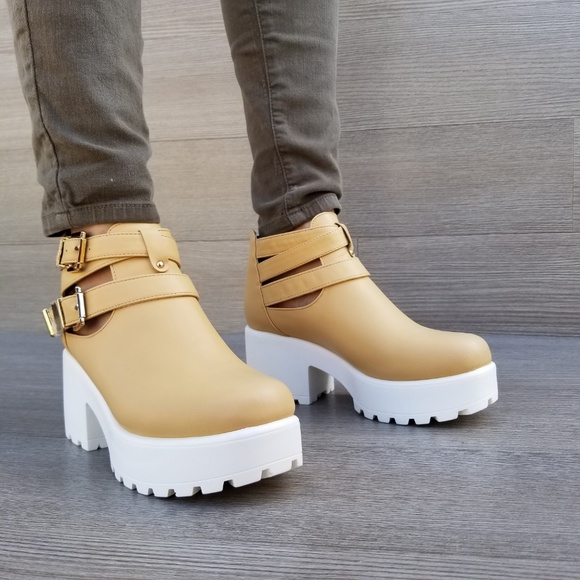 90's Grunge chunky heel beige buckle ankle boot - Picture 8 of 8